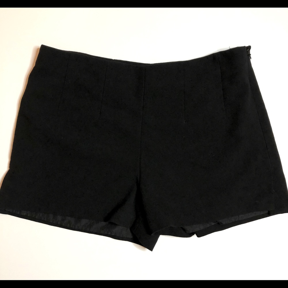 Black Side Zipper Shorts